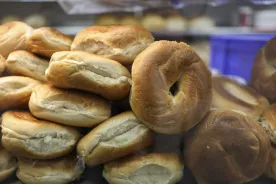 Various bagel brands in several provinces may contain metal pieces: recall